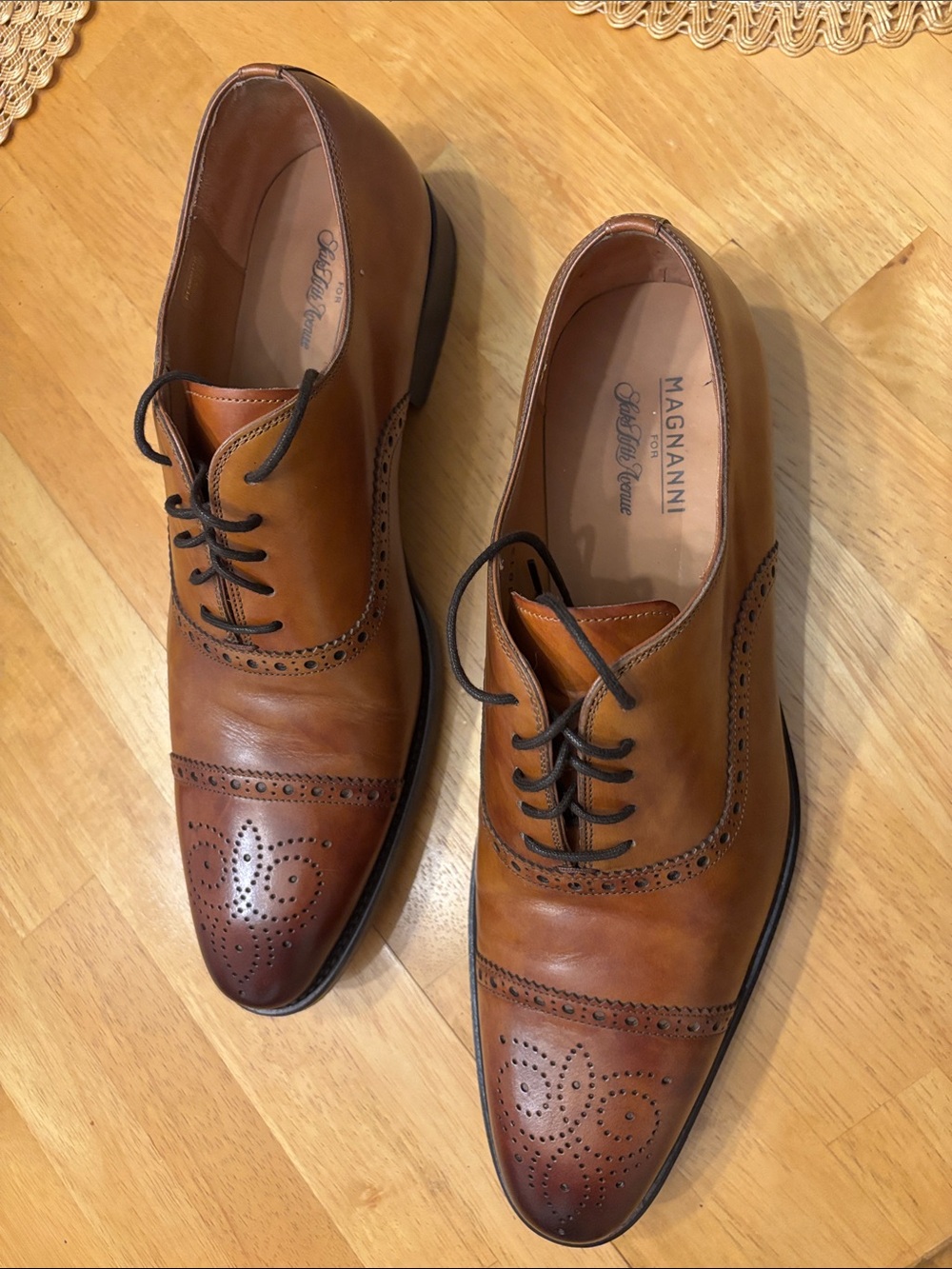 Magnanni Cognac Leather Wingtip Derby Shoes